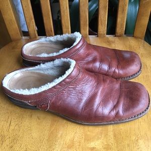 UGG Shoreham brown clogs